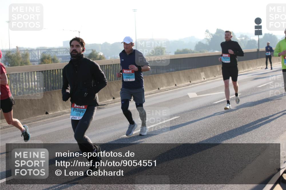 03.10.2025 - Köhlbrandbrückenlauf Lena Gebhardt http://msf.ph/oto/9054551 03.10.2025 09:16:33 Position 1 1279, 2843 meine-sportfotos.de