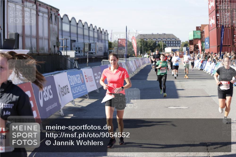 03.10.2025 - Köhlbrandbrückenlauf Jannik Wohlers http://msf.ph/oto/9054552 03.10.2025 13:09:56 Ziel 4260, 4625, 4718, 4787, 4837, 4929, 5520, 5763, 5941, 6083, 6308, 6659, 6750 meine-sportfotos.de