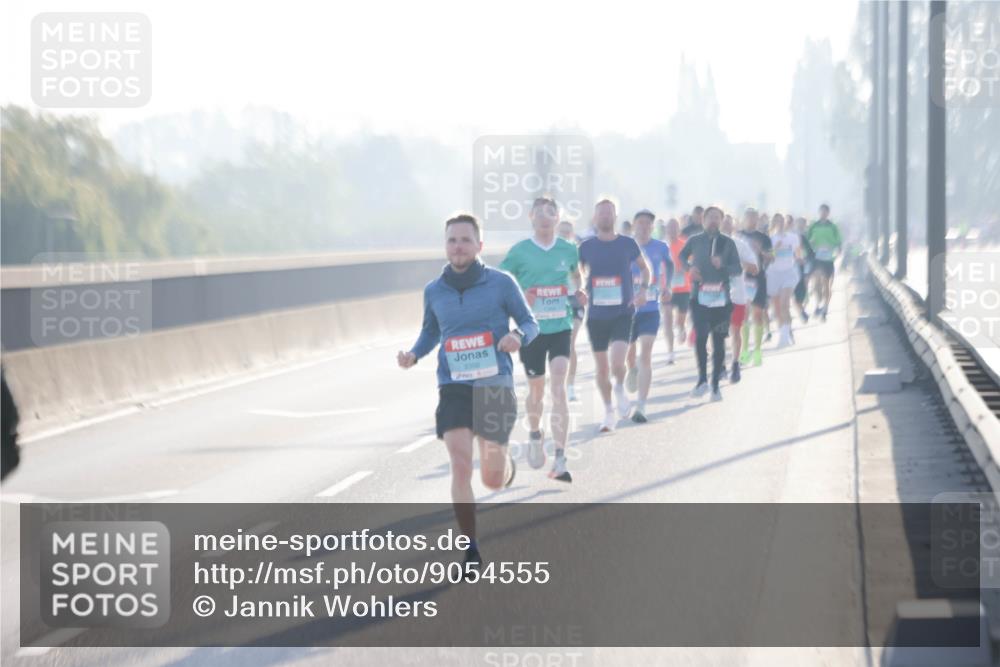 03.10.2025 - Köhlbrandbrückenlauf Jannik Wohlers http://msf.ph/oto/9054555 03.10.2025 09:12:26 Position 3 3350 meine-sportfotos.de