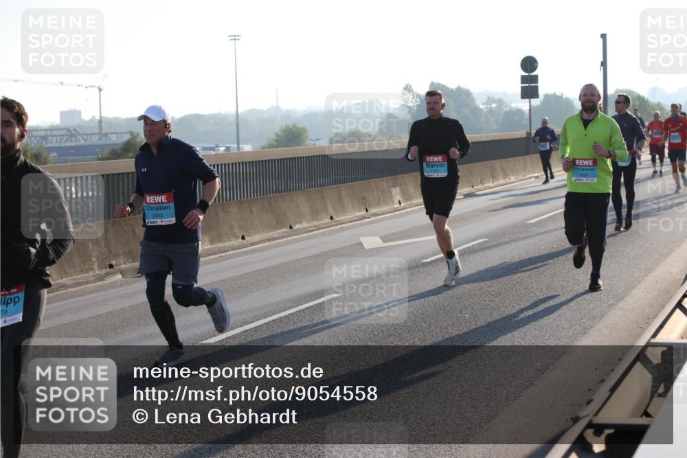 03.10.2025 - Köhlbrandbrückenlauf Lena Gebhardt http://msf.ph/oto/9054558 03.10.2025 09:16:33 Position 1 79, 2843, 1197 meine-sportfotos.de
