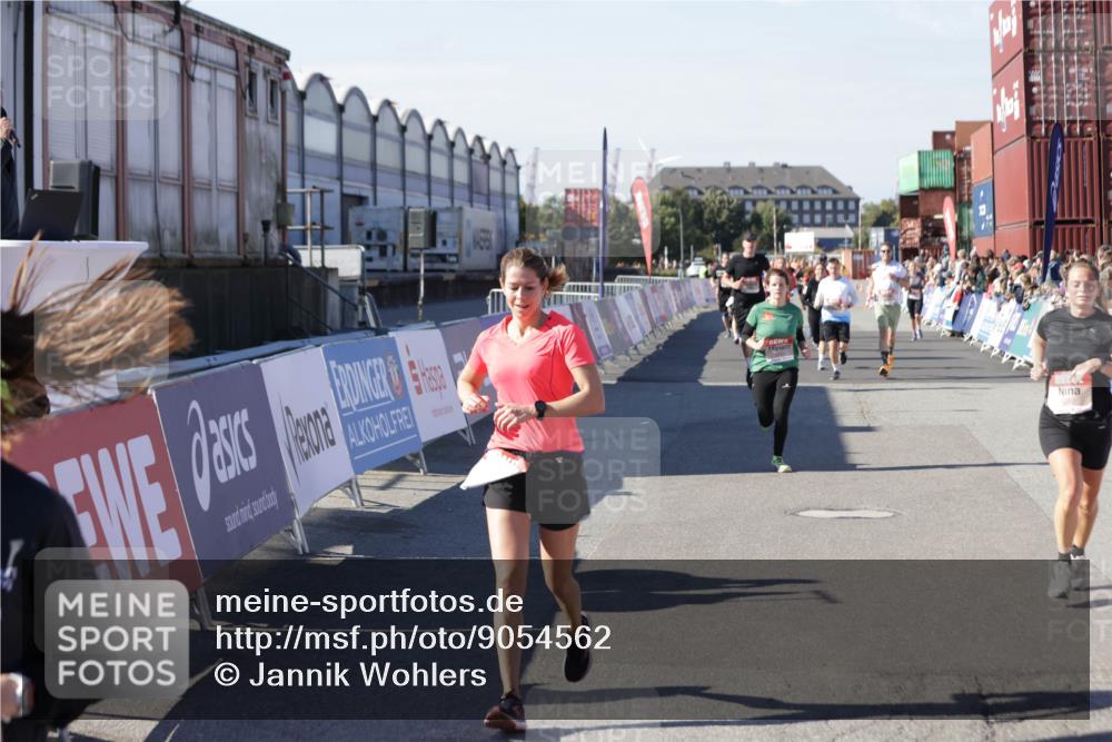 03.10.2025 - Köhlbrandbrückenlauf Jannik Wohlers http://msf.ph/oto/9054562 03.10.2025 13:09:56 Ziel 4260, 4625, 4718, 4787, 4837, 4929, 5520, 5763, 5941, 6083, 6308, 6659, 6750 meine-sportfotos.de