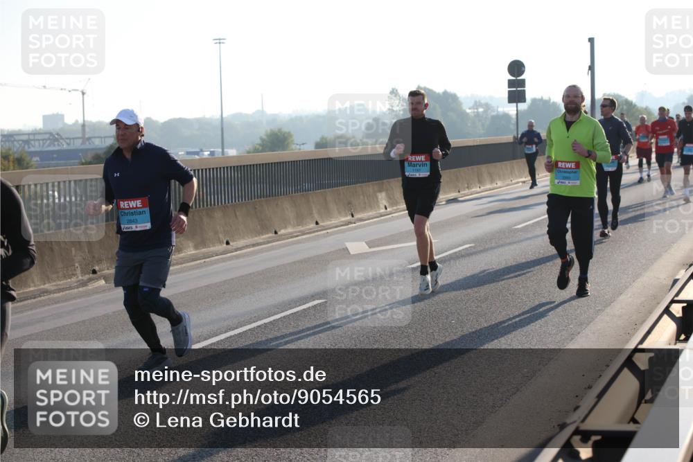 03.10.2025 - Köhlbrandbrückenlauf Lena Gebhardt http://msf.ph/oto/9054565 03.10.2025 09:16:33 Position 1 2843, 1197 meine-sportfotos.de
