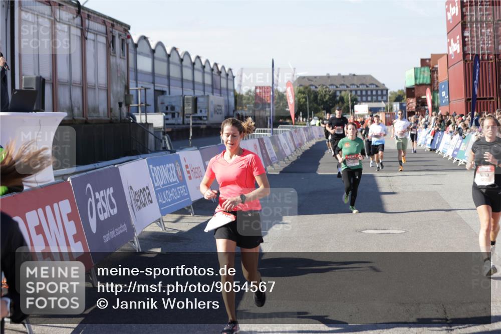 03.10.2025 - Köhlbrandbrückenlauf Jannik Wohlers http://msf.ph/oto/9054567 03.10.2025 13:09:56 Ziel 4260, 4625, 4718, 4787, 4837, 4929, 5520, 5763, 5941, 6083, 6308, 6659, 6750 meine-sportfotos.de