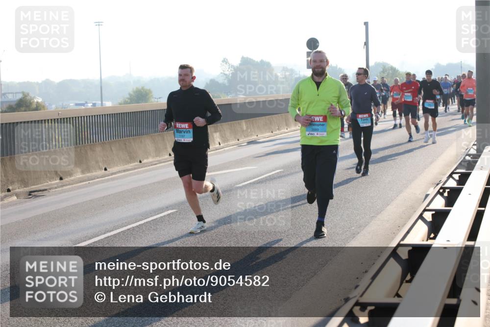 03.10.2025 - Köhlbrandbrückenlauf Lena Gebhardt http://msf.ph/oto/9054582 03.10.2025 09:16:34 Position 1 1197, 2889 meine-sportfotos.de