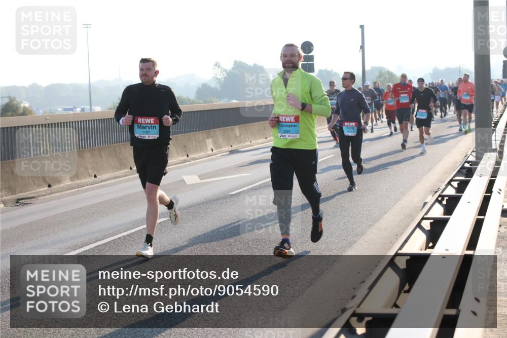 03.10.2025 - Köhlbrandbrückenlauf Lena Gebhardt http://msf.ph/oto/9054590 03.10.2025 09:16:34 Position 1 1197, 2889 meine-sportfotos.de