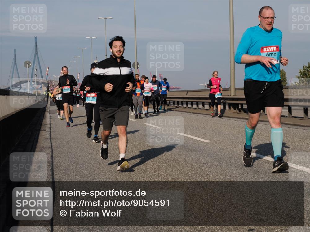 03.10.2025 - Köhlbrandbrückenlauf Fabian Wolf http://msf.ph/oto/9054591 03.10.2025 10:02:45 Position 3 2076 meine-sportfotos.de