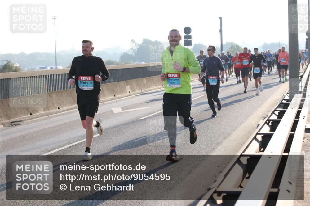 03.10.2025 - Köhlbrandbrückenlauf Lena Gebhardt http://msf.ph/oto/9054595 03.10.2025 09:16:34 Position 1 1197, 2889 meine-sportfotos.de