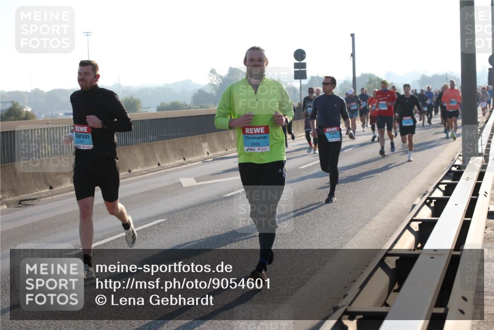 03.10.2025 - Köhlbrandbrückenlauf Lena Gebhardt http://msf.ph/oto/9054601 03.10.2025 09:16:35 Position 1 1197, 2889 meine-sportfotos.de
