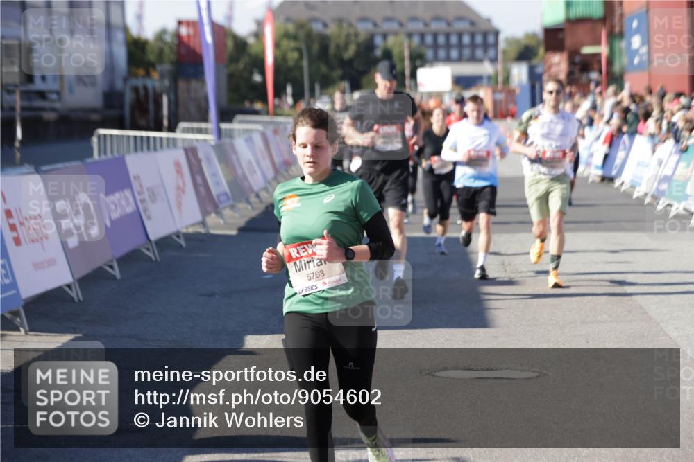 03.10.2025 - Köhlbrandbrückenlauf Jannik Wohlers http://msf.ph/oto/9054602 03.10.2025 13:09:58 Ziel 4260, 4625, 4718, 4787, 4837, 4929, 5520, 5763, 5941, 6083, 6750, 6764 meine-sportfotos.de