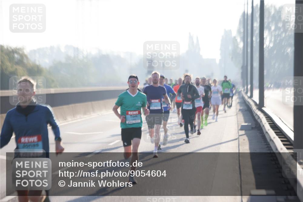 03.10.2025 - Köhlbrandbrückenlauf Jannik Wohlers http://msf.ph/oto/9054604 03.10.2025 09:12:29 Position 3 1268 meine-sportfotos.de