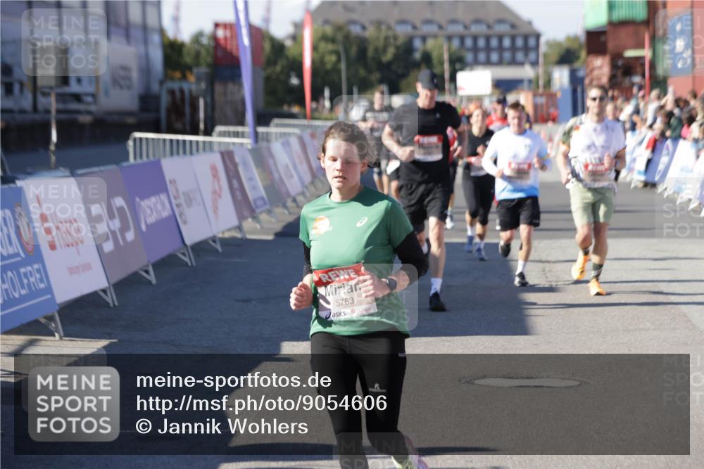 03.10.2025 - Köhlbrandbrückenlauf Jannik Wohlers http://msf.ph/oto/9054606 03.10.2025 13:09:58 Ziel 4260, 4625, 4718, 4787, 4837, 4929, 5520, 5763, 5941, 6083, 6750, 6764 meine-sportfotos.de