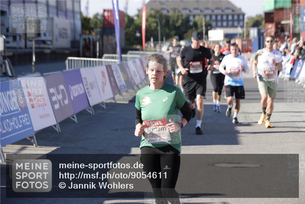 03.10.2025 - Köhlbrandbrückenlauf Jannik Wohlers http://msf.ph/oto/9054611 03.10.2025 13:09:59 Ziel 4260, 4625, 4718, 4787, 4837, 4929, 5520, 5763, 5941, 6083, 6428, 6432, 6750, 6764 meine-sportfotos.de