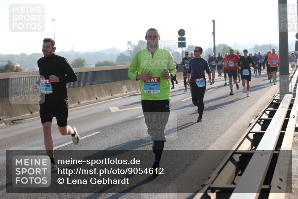 03.10.2025 - Köhlbrandbrückenlauf Lena Gebhardt http://msf.ph/oto/9054612 03.10.2025 09:16:35 Position 1 1197, 2889 meine-sportfotos.de