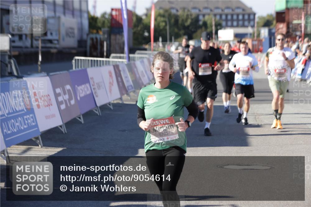 03.10.2025 - Köhlbrandbrückenlauf Jannik Wohlers http://msf.ph/oto/9054614 03.10.2025 13:09:59 Ziel 4260, 4625, 4718, 4787, 4837, 4929, 5520, 5763, 5941, 6083, 6428, 6432, 6750, 6764 meine-sportfotos.de