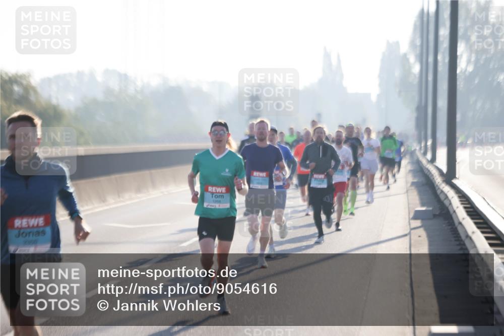 03.10.2025 - Köhlbrandbrückenlauf Jannik Wohlers http://msf.ph/oto/9054616 03.10.2025 09:12:29 Position 3 3350, 1268 meine-sportfotos.de