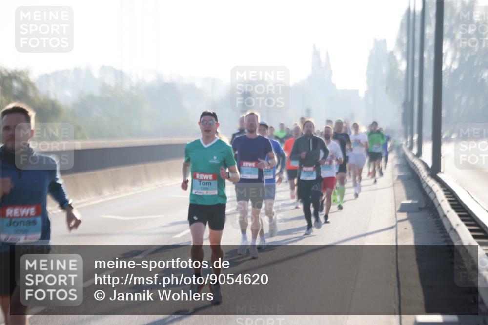 03.10.2025 - Köhlbrandbrückenlauf Jannik Wohlers http://msf.ph/oto/9054620 03.10.2025 09:12:29 Position 3 3350, 1268 meine-sportfotos.de