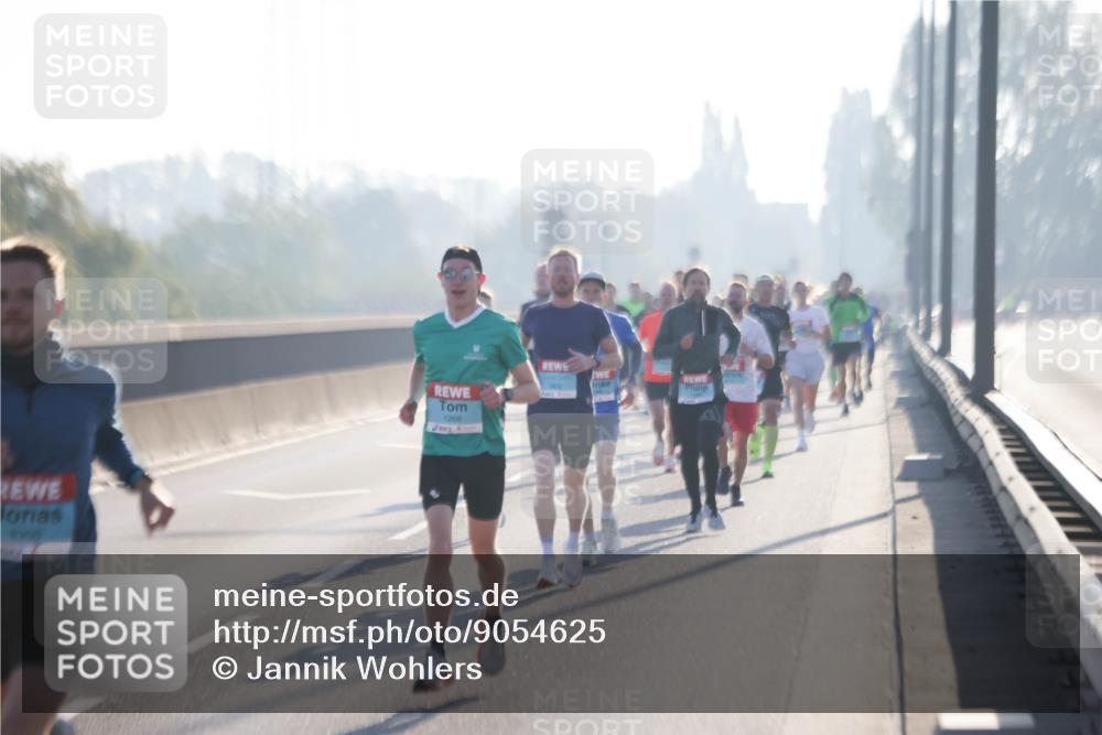 03.10.2025 - Köhlbrandbrückenlauf Jannik Wohlers http://msf.ph/oto/9054625 03.10.2025 09:12:29 Position 3 1268 meine-sportfotos.de