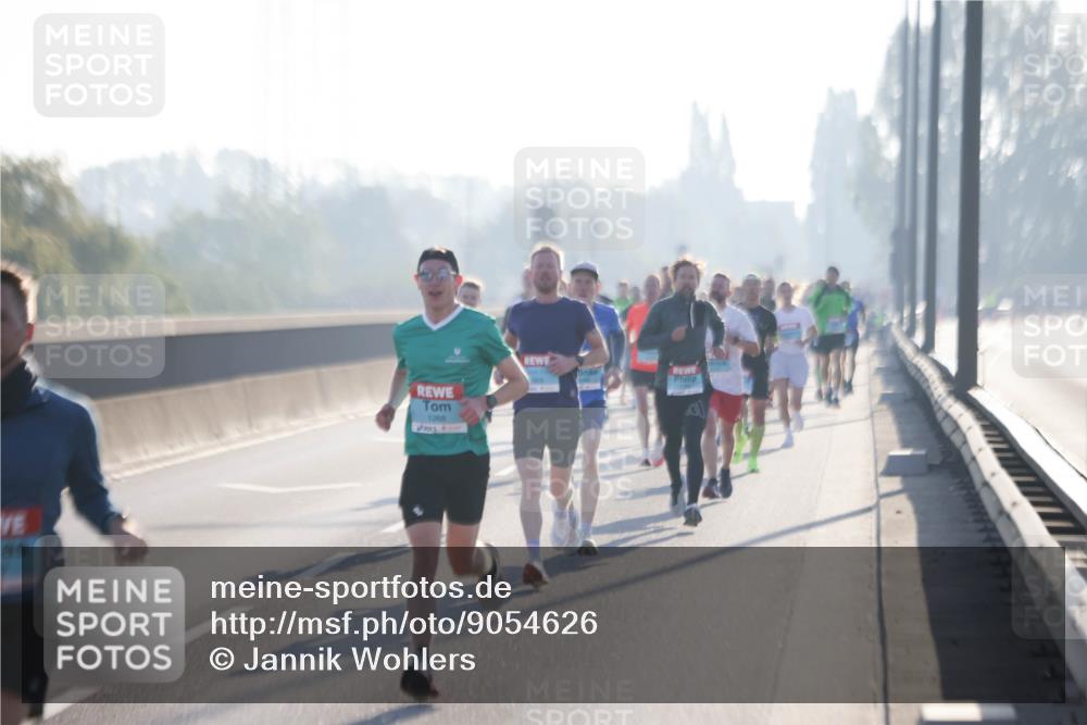 03.10.2025 - Köhlbrandbrückenlauf Jannik Wohlers http://msf.ph/oto/9054626 03.10.2025 09:12:29 Position 3 1268, 00 meine-sportfotos.de