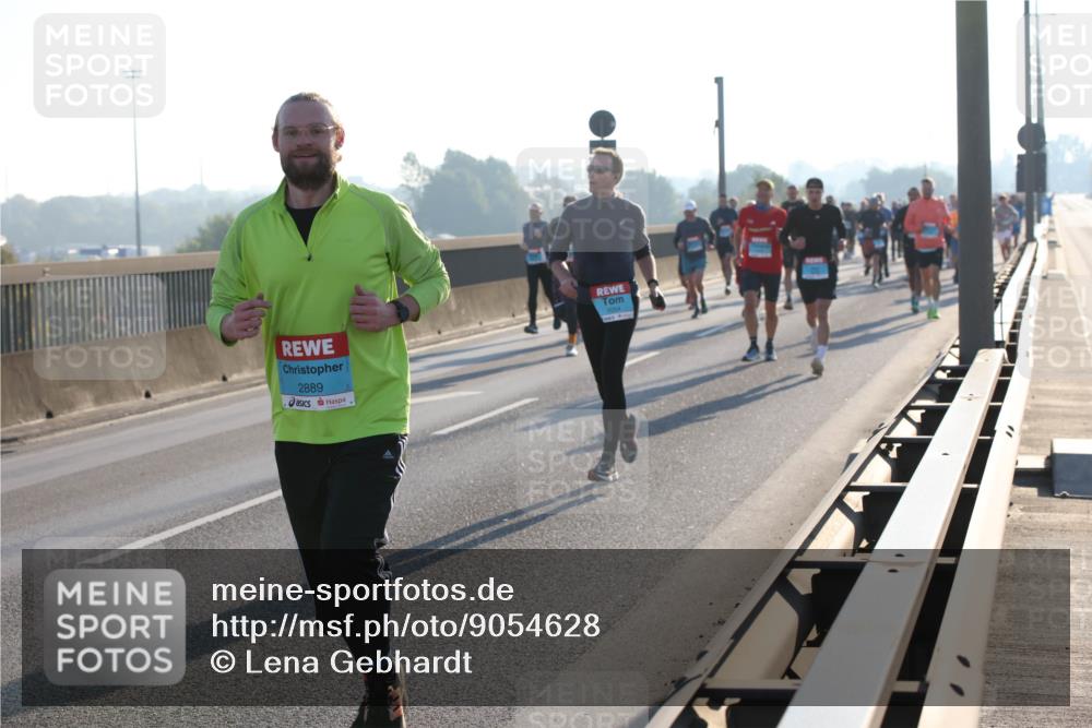 03.10.2025 - Köhlbrandbrückenlauf Lena Gebhardt http://msf.ph/oto/9054628 03.10.2025 09:16:35 Position 1 2889 meine-sportfotos.de