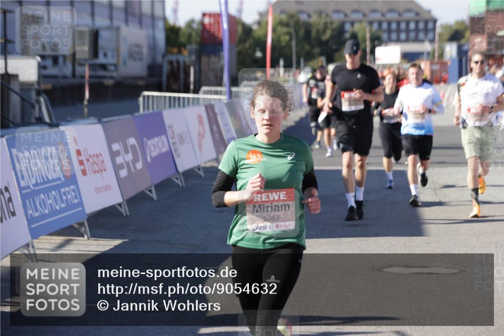 03.10.2025 - Köhlbrandbrückenlauf Jannik Wohlers http://msf.ph/oto/9054632 03.10.2025 13:09:59 Ziel 4260, 4625, 4718, 4787, 4837, 4929, 5520, 5763, 5941, 6083, 6428, 6432, 6750, 6764 meine-sportfotos.de