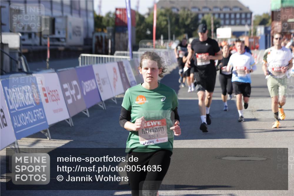 03.10.2025 - Köhlbrandbrückenlauf Jannik Wohlers http://msf.ph/oto/9054635 03.10.2025 13:09:59 Ziel 4260, 4625, 4718, 4787, 4837, 4929, 5520, 5763, 5941, 6083, 6428, 6432, 6750, 6764 meine-sportfotos.de