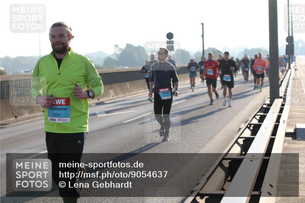 03.10.2025 - Köhlbrandbrückenlauf Lena Gebhardt http://msf.ph/oto/9054637 03.10.2025 09:16:35 Position 1 2889 meine-sportfotos.de