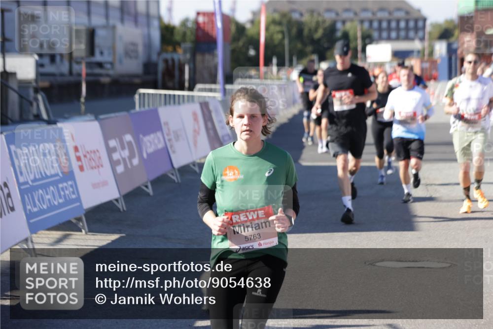 03.10.2025 - Köhlbrandbrückenlauf Jannik Wohlers http://msf.ph/oto/9054638 03.10.2025 13:09:59 Ziel 4260, 4625, 4718, 4787, 4837, 4929, 5520, 5763, 5941, 6083, 6428, 6432, 6750, 6764 meine-sportfotos.de