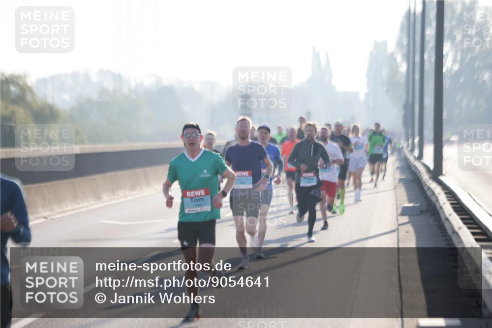 03.10.2025 - Köhlbrandbrückenlauf Jannik Wohlers http://msf.ph/oto/9054641 03.10.2025 09:12:29 Position 3 1268 meine-sportfotos.de