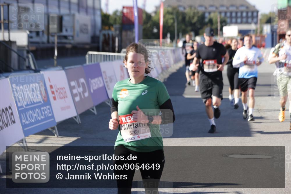 03.10.2025 - Köhlbrandbrückenlauf Jannik Wohlers http://msf.ph/oto/9054649 03.10.2025 13:09:59 Ziel 4260, 4625, 4718, 4787, 4837, 4929, 5520, 5763, 5941, 6083, 6428, 6432, 6750, 6764 meine-sportfotos.de