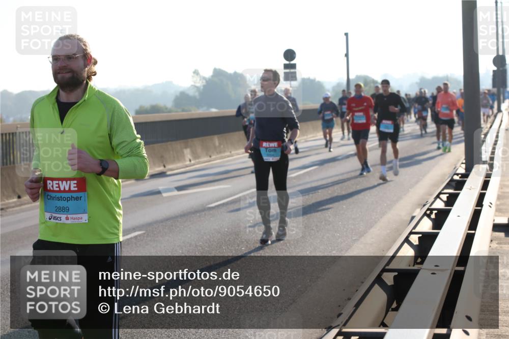 03.10.2025 - Köhlbrandbrückenlauf Lena Gebhardt http://msf.ph/oto/9054650 03.10.2025 09:16:36 Position 1 2889 meine-sportfotos.de