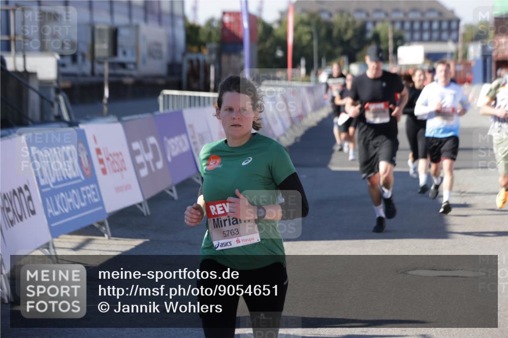 03.10.2025 - Köhlbrandbrückenlauf Jannik Wohlers http://msf.ph/oto/9054651 03.10.2025 13:09:59 Ziel 4260, 4625, 4718, 4787, 4837, 4929, 5520, 5763, 5941, 6083, 6428, 6432, 6750, 6764 meine-sportfotos.de
