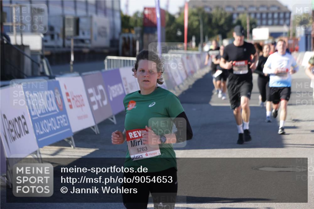 03.10.2025 - Köhlbrandbrückenlauf Jannik Wohlers http://msf.ph/oto/9054653 03.10.2025 13:09:59 Ziel 4260, 4625, 4718, 4787, 4837, 4929, 5520, 5763, 5941, 6083, 6428, 6432, 6750, 6764 meine-sportfotos.de