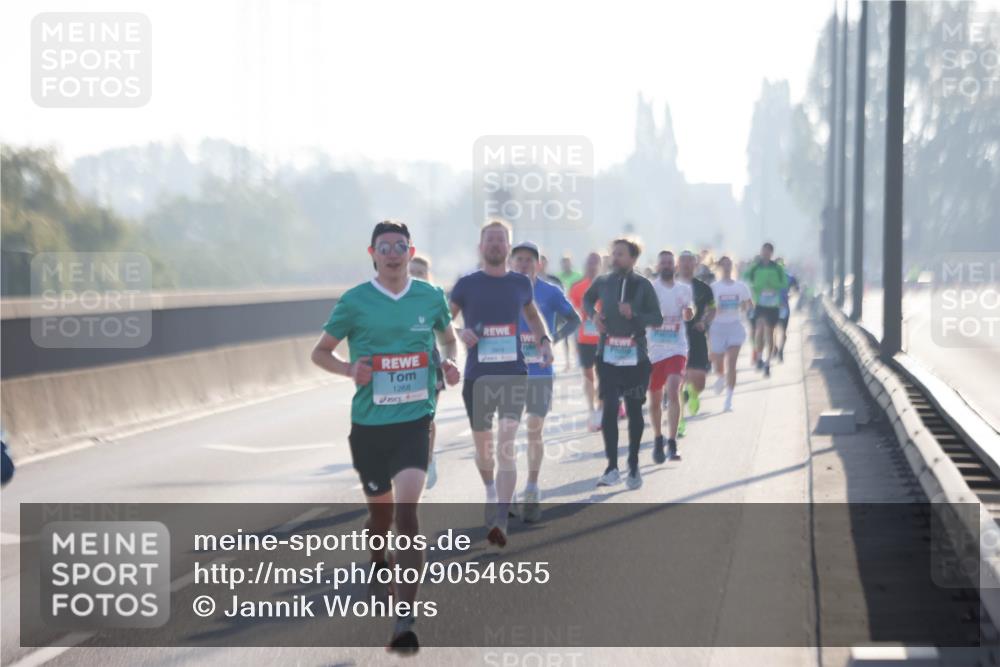 03.10.2025 - Köhlbrandbrückenlauf Jannik Wohlers http://msf.ph/oto/9054655 03.10.2025 09:12:29 Position 3 1268 meine-sportfotos.de