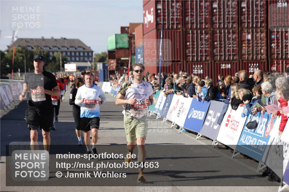 03.10.2025 - Köhlbrandbrückenlauf Jannik Wohlers http://msf.ph/oto/9054663 03.10.2025 13:10:00 Ziel 4260, 4625, 4718, 4787, 4837, 4929, 5520, 5763, 5941, 6083, 6111, 6428, 6432, 6750, 6764 meine-sportfotos.de