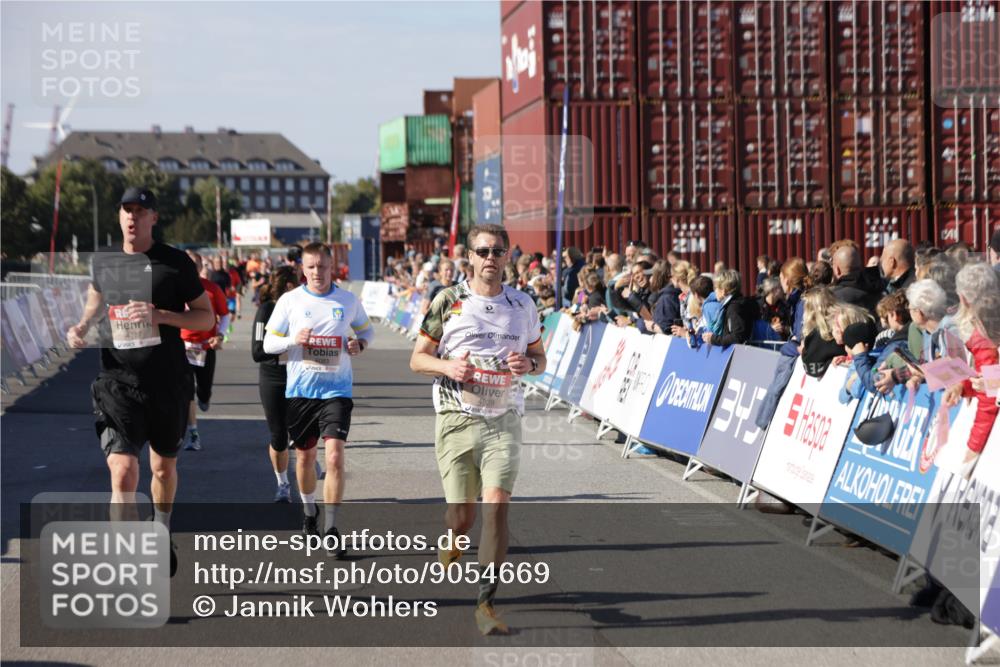03.10.2025 - Köhlbrandbrückenlauf Jannik Wohlers http://msf.ph/oto/9054669 03.10.2025 13:10:00 Ziel 4260, 4625, 4718, 4787, 4837, 4929, 5520, 5763, 5941, 6083, 6111, 6428, 6432, 6750, 6764 meine-sportfotos.de