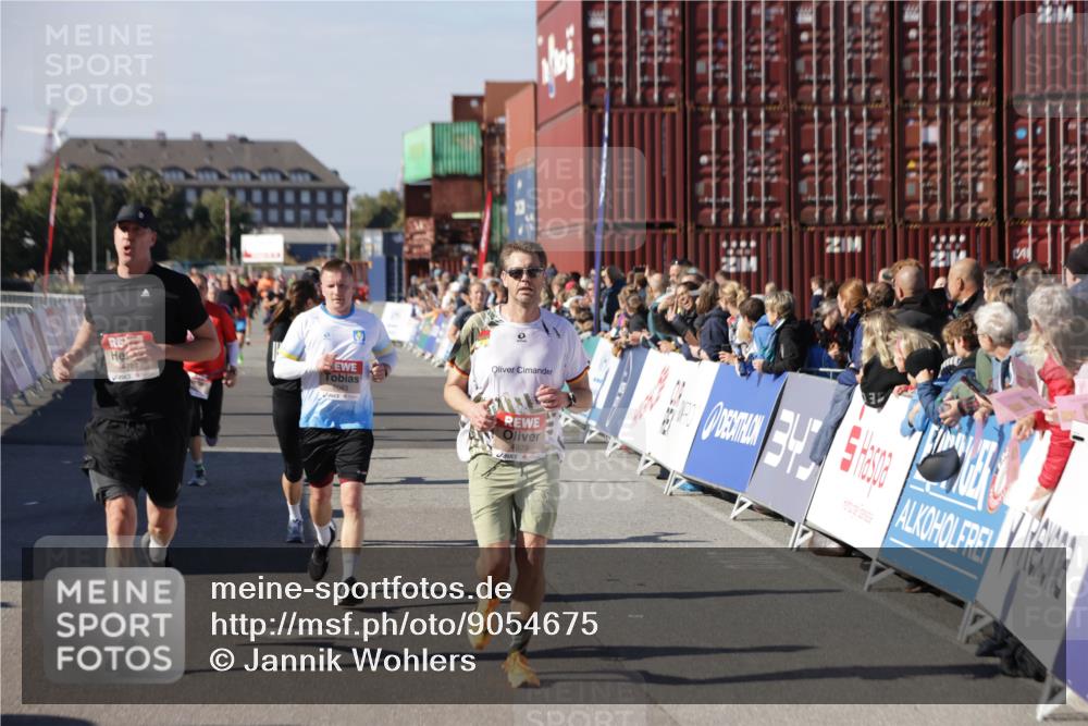 03.10.2025 - Köhlbrandbrückenlauf Jannik Wohlers http://msf.ph/oto/9054675 03.10.2025 13:10:00 Ziel 4260, 4625, 4718, 4787, 4837, 4929, 5520, 5763, 5941, 6083, 6111, 6428, 6432, 6750, 6764 meine-sportfotos.de