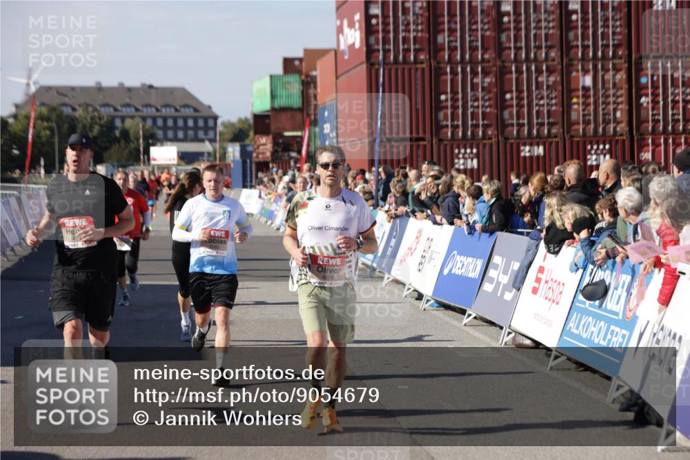 03.10.2025 - Köhlbrandbrückenlauf Jannik Wohlers http://msf.ph/oto/9054679 03.10.2025 13:10:01 Ziel 4196, 4260, 4625, 4718, 4787, 4837, 4929, 5520, 5763, 5977, 6083, 6111, 6428, 6432, 6750, 6764 meine-sportfotos.de