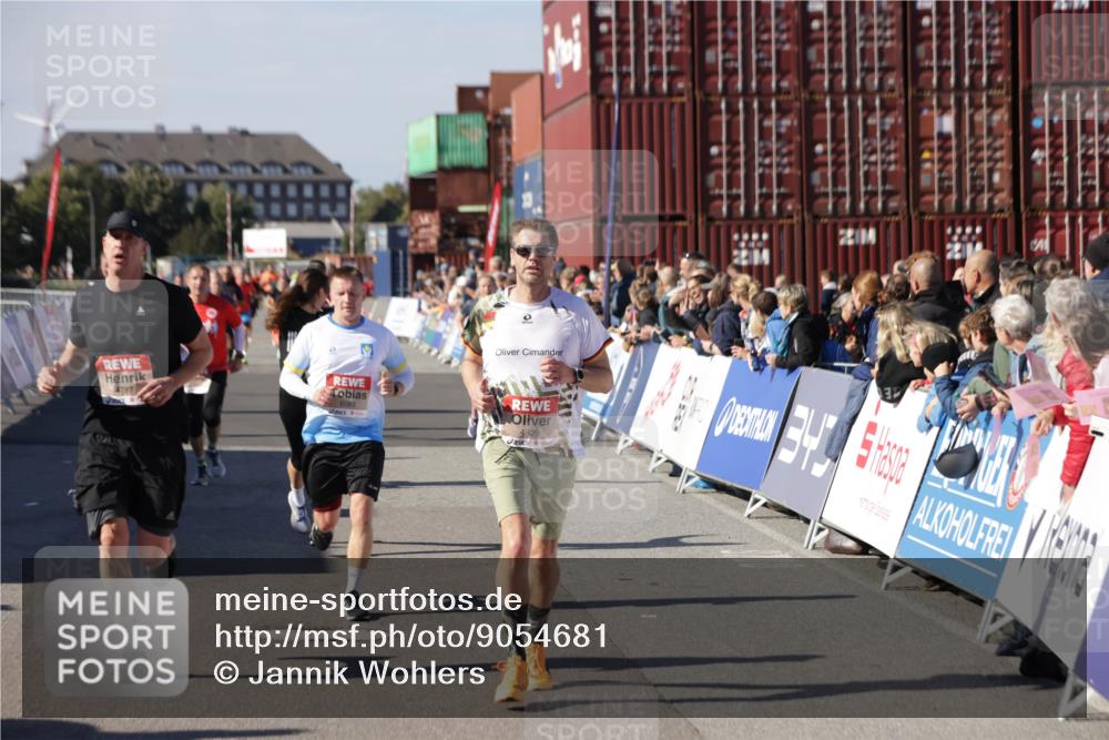 03.10.2025 - Köhlbrandbrückenlauf Jannik Wohlers http://msf.ph/oto/9054681 03.10.2025 13:10:01 Ziel 4196, 4260, 4625, 4718, 4787, 4837, 4929, 5520, 5763, 5977, 6083, 6111, 6428, 6432, 6750, 6764 meine-sportfotos.de