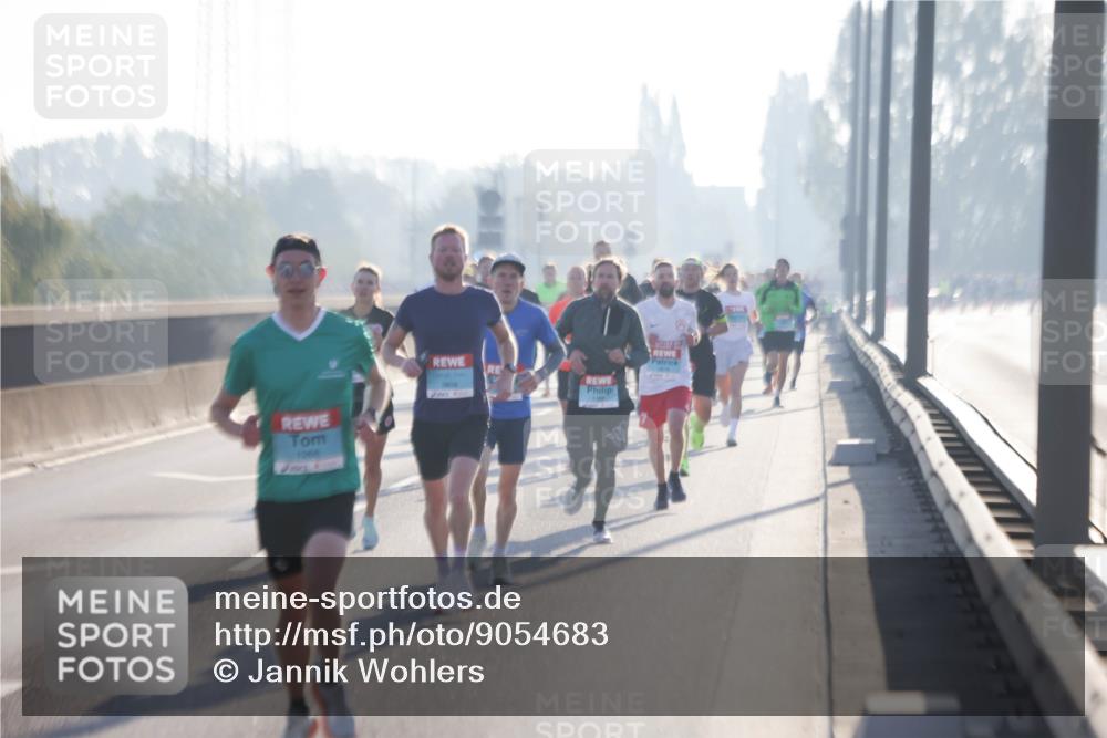 03.10.2025 - Köhlbrandbrückenlauf Jannik Wohlers http://msf.ph/oto/9054683 03.10.2025 09:12:30 Position 3 1268 meine-sportfotos.de