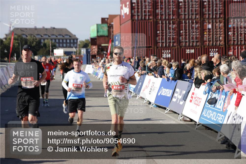 03.10.2025 - Köhlbrandbrückenlauf Jannik Wohlers http://msf.ph/oto/9054690 03.10.2025 13:10:01 Ziel 4196, 4260, 4625, 4718, 4787, 4837, 4929, 5520, 5763, 5977, 6083, 6111, 6428, 6432, 6750, 6764 meine-sportfotos.de