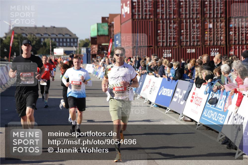 03.10.2025 - Köhlbrandbrückenlauf Jannik Wohlers http://msf.ph/oto/9054696 03.10.2025 13:10:01 Ziel 4196, 4260, 4625, 4718, 4787, 4837, 4929, 5520, 5763, 5977, 6083, 6111, 6428, 6432, 6750, 6764 meine-sportfotos.de