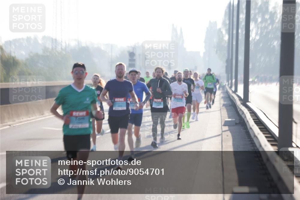 03.10.2025 - Köhlbrandbrückenlauf Jannik Wohlers http://msf.ph/oto/9054701 03.10.2025 09:12:30 Position 3 3809 meine-sportfotos.de