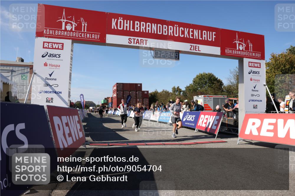 03.10.2025 - Köhlbrandbrückenlauf Lena Gebhardt http://msf.ph/oto/9054704 03.10.2025 13:23:49 Ziel 4285, 4465, 4743, 4918, 5081, 5093, 5397, 5431, 5742, 5855, 6728 meine-sportfotos.de