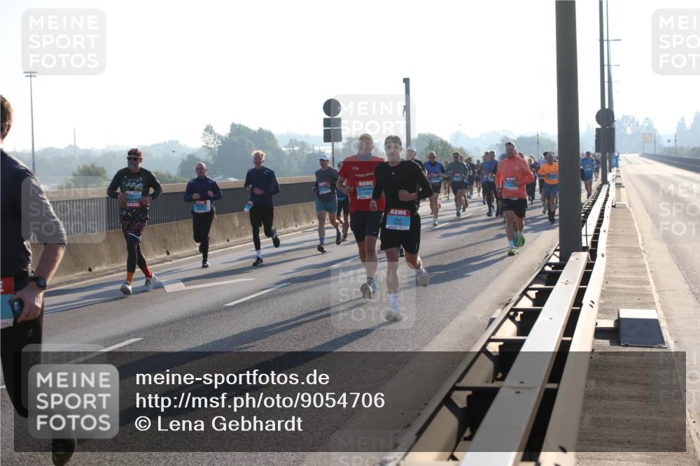 03.10.2025 - Köhlbrandbrückenlauf Lena Gebhardt http://msf.ph/oto/9054706 03.10.2025 09:16:37 Position 1 1219 meine-sportfotos.de