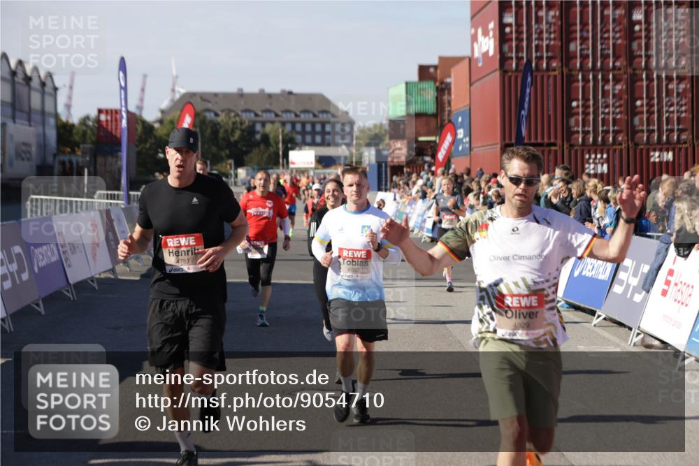 03.10.2025 - Köhlbrandbrückenlauf Jannik Wohlers http://msf.ph/oto/9054710 03.10.2025 13:10:01 Ziel 4196, 4260, 4625, 4718, 4787, 4837, 4929, 5520, 5763, 5977, 6083, 6111, 6428, 6432, 6750, 6764 meine-sportfotos.de