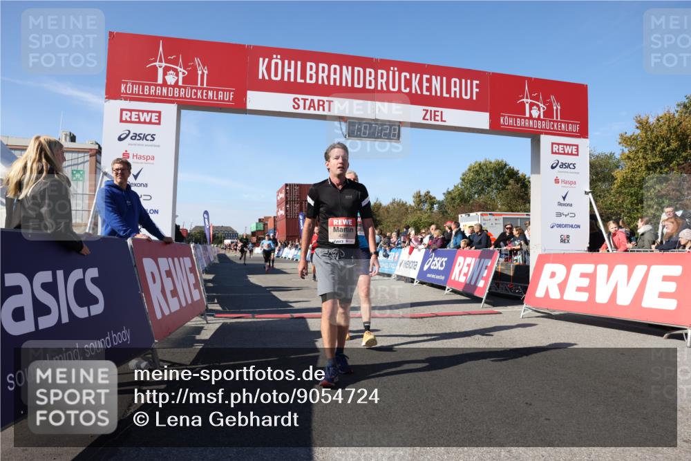 03.10.2025 - Köhlbrandbrückenlauf Lena Gebhardt http://msf.ph/oto/9054724 03.10.2025 13:07:28 Ziel 4113, 4254, 4287, 4288, 4375, 4590, 4636, 4649, 4794, 4806, 5645, 5646, 5870, 5872, 6459 meine-sportfotos.de