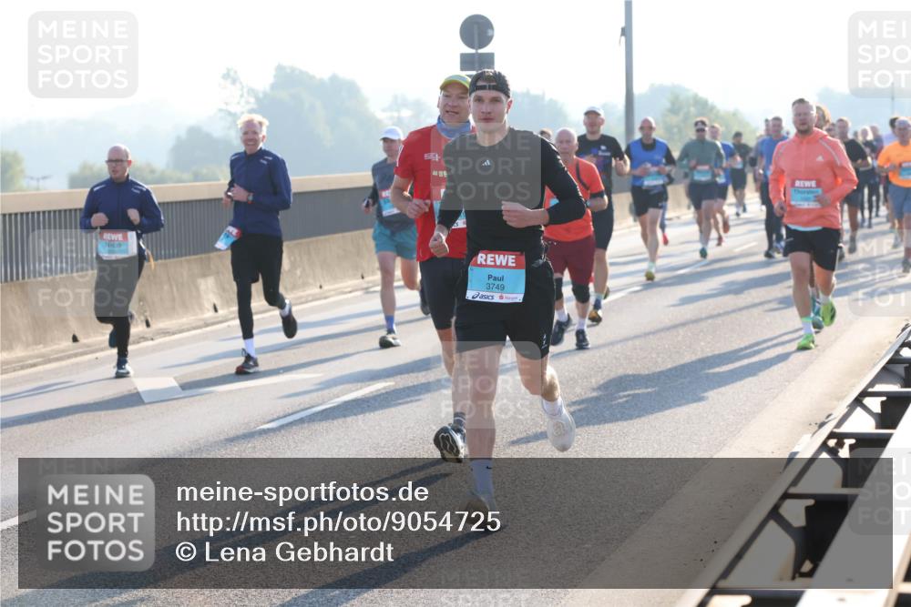 03.10.2025 - Köhlbrandbrückenlauf Lena Gebhardt http://msf.ph/oto/9054725 03.10.2025 09:16:38 Position 1 3749 meine-sportfotos.de