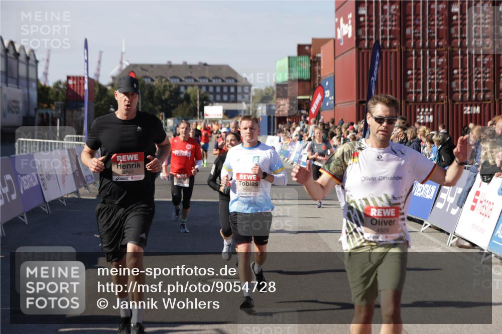 03.10.2025 - Köhlbrandbrückenlauf Jannik Wohlers http://msf.ph/oto/9054728 03.10.2025 13:10:02 Ziel 4196, 4260, 4573, 4718, 4730, 4787, 4837, 4929, 5520, 5763, 5977, 6083, 6111, 6428, 6432, 6750, 6764 meine-sportfotos.de