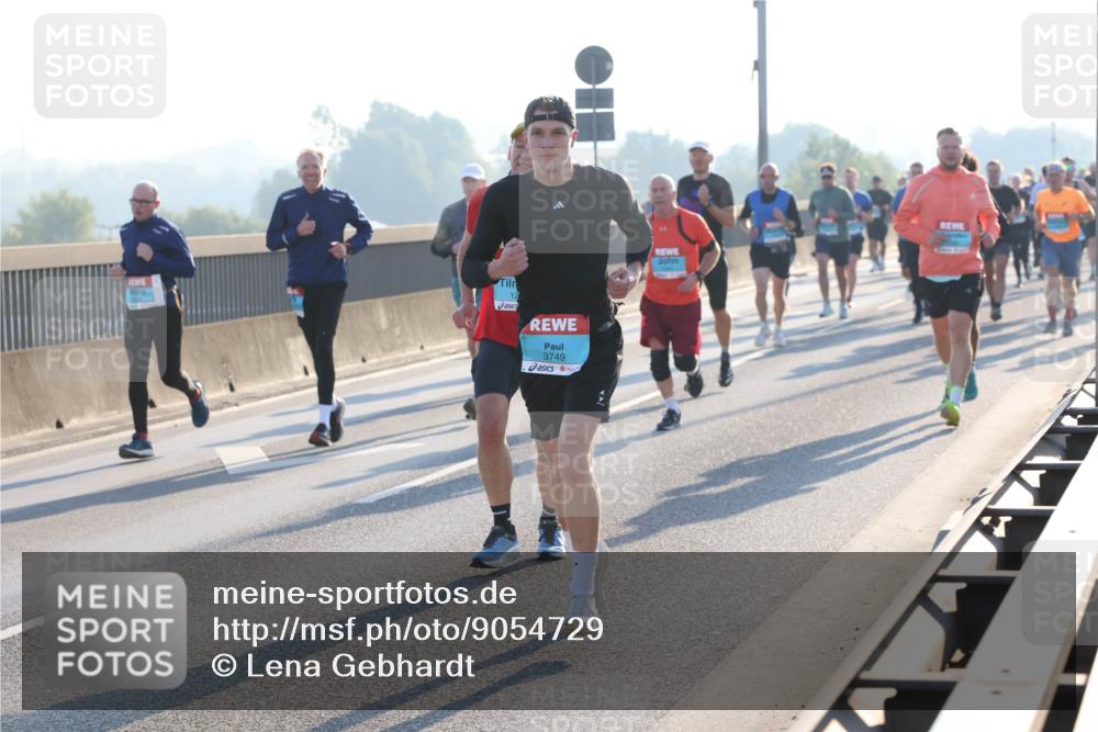 03.10.2025 - Köhlbrandbrückenlauf Lena Gebhardt http://msf.ph/oto/9054729 03.10.2025 09:16:38 Position 1 12, 3749 meine-sportfotos.de