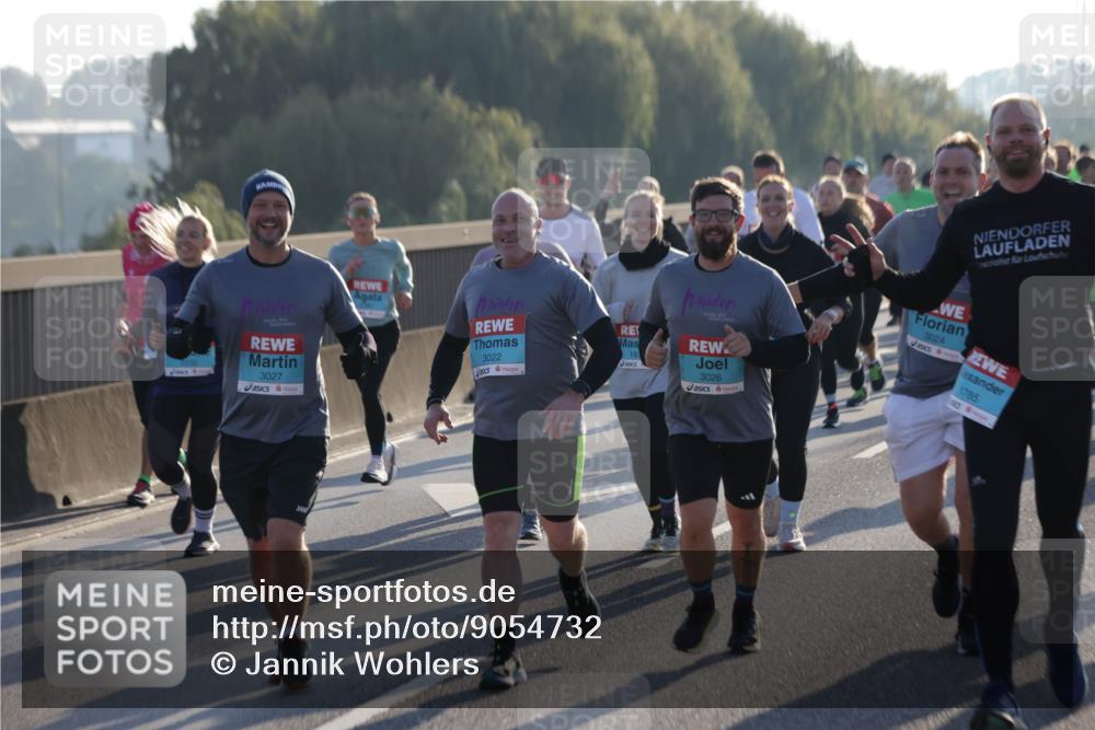 03.10.2025 - Köhlbrandbrückenlauf Jannik Wohlers http://msf.ph/oto/9054732 03.10.2025 09:20:22 Position 3 3022, 3027, 3026, 3024, 1785, 950 meine-sportfotos.de